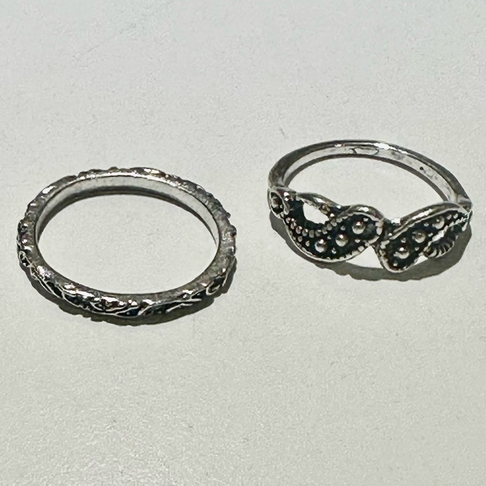 🚨 3 for $15 🚨 Floral and Paisley Ring Duo
